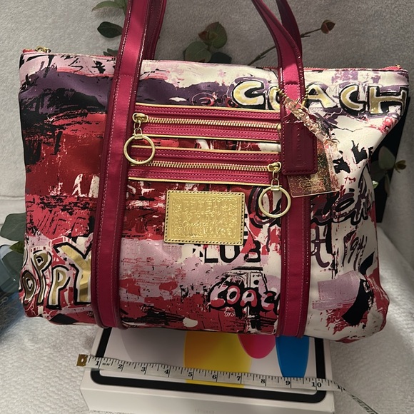 Coach poppy Women's Pink and Red Graphic Tote Bag 3 hang tags - Picture 1 of 15